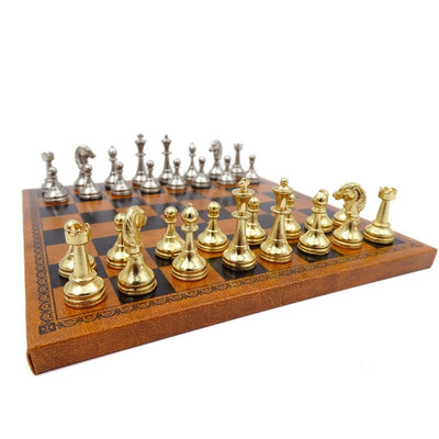 Exklusive magnetische Metall-Schachfiguren Italfama 18x18 cm mit personalisierbarer Gravur – elegantes Geschenk für jeden Anlass, braun-schachbrettmuster mit gold-silbrigen Figuren