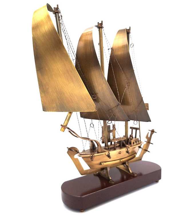 Messingschiff auf Holzsockel, 38 cm, mit Gravurmöglichkeit