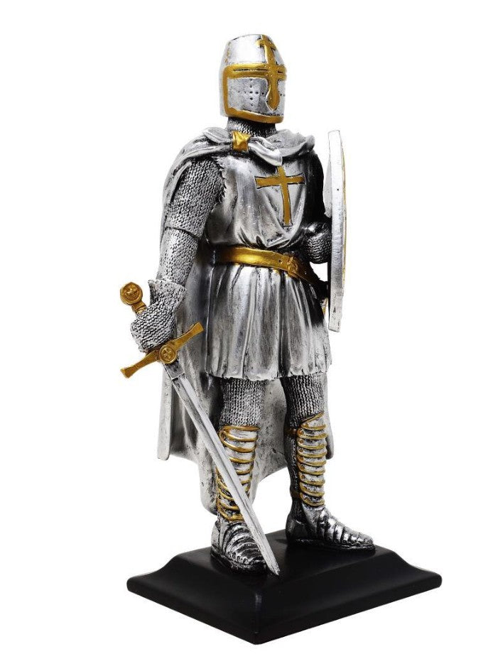 Große Figur eines Deutschordensritters aus Polyresin mit Personalisierung durch Gravur