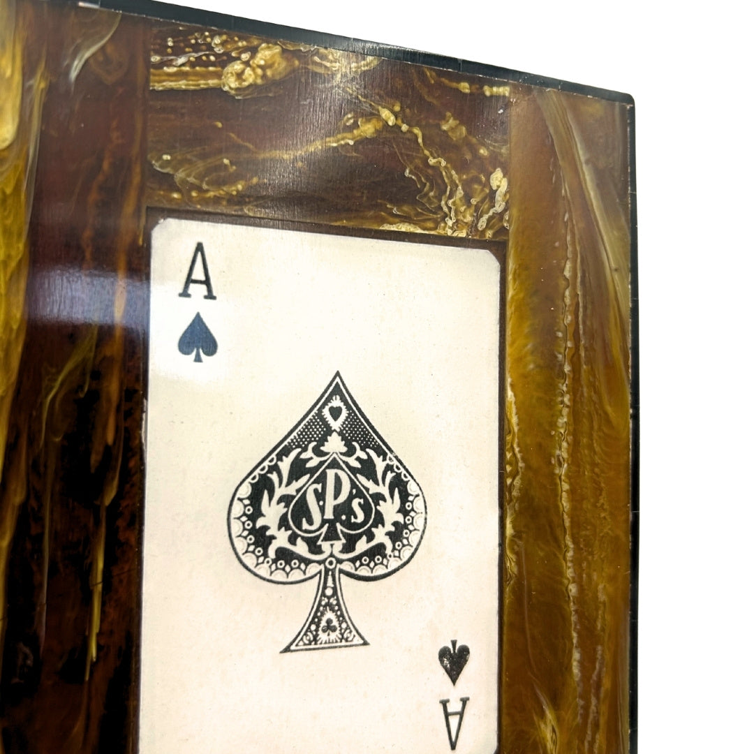 Stilvolles Set aus zwei Kartendecks in eleganter Harzbox mit personalisierbarer Gravur