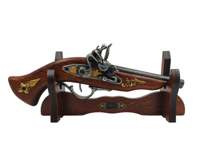 Replik einer italienischen Pistole aus dem 17. Jahrhundert auf Ständer mit personalisierbarer Gravur – elegantes Deko-Element als Geschenk, aus Holz und poliertem Metall, Länge 30 cm