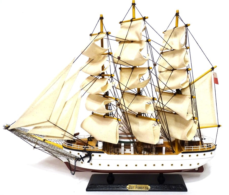 Modell des Segelschiffs Dar Pomorza 50 cm mit Möglichkeit zur personalisierten Gravur