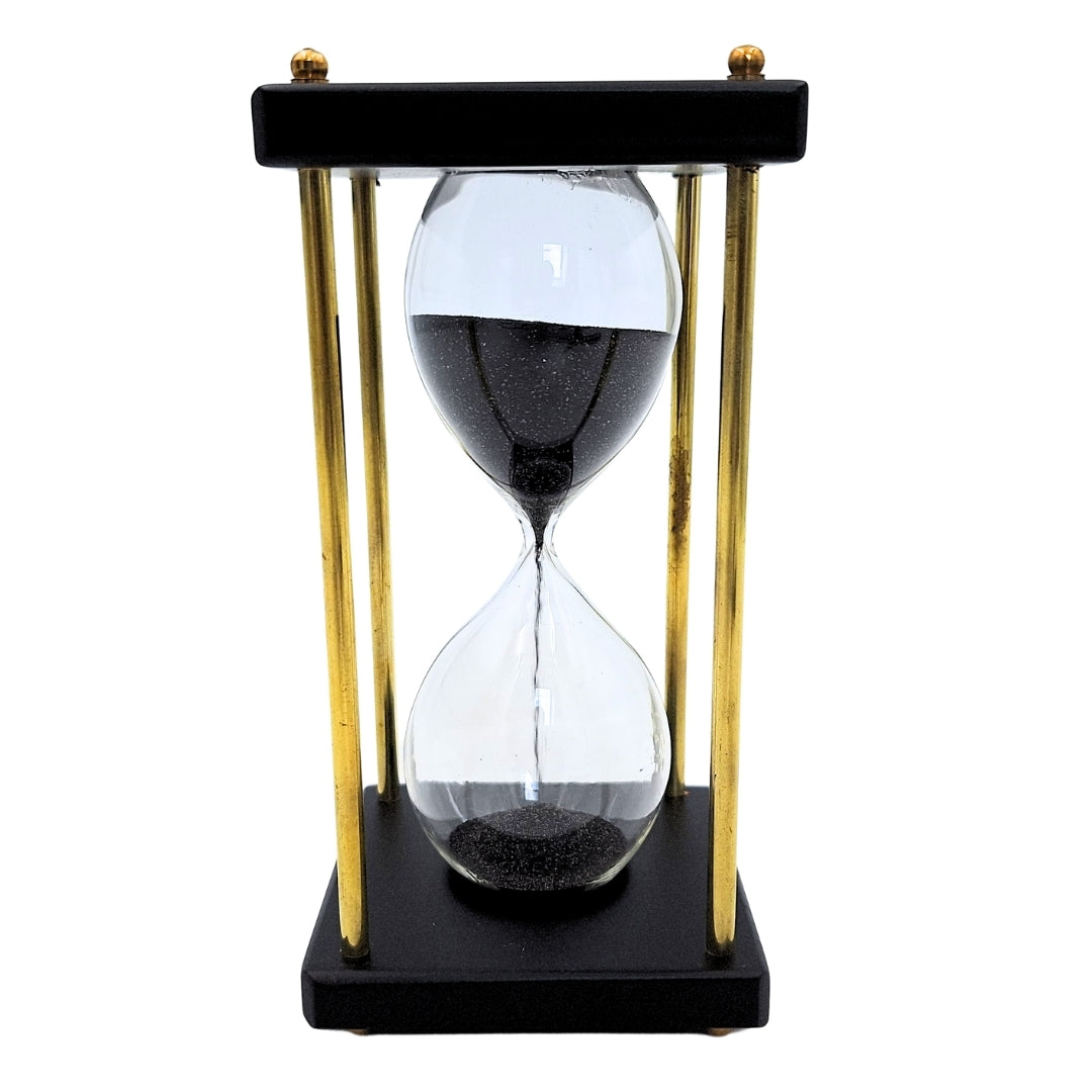 Messing-Holz-Sanduhr 5 Minuten mit schwarzem Sand und personalisierbarer Gravur – elegante Retro-Dekoration als Geschenk, Höhe 16 cm