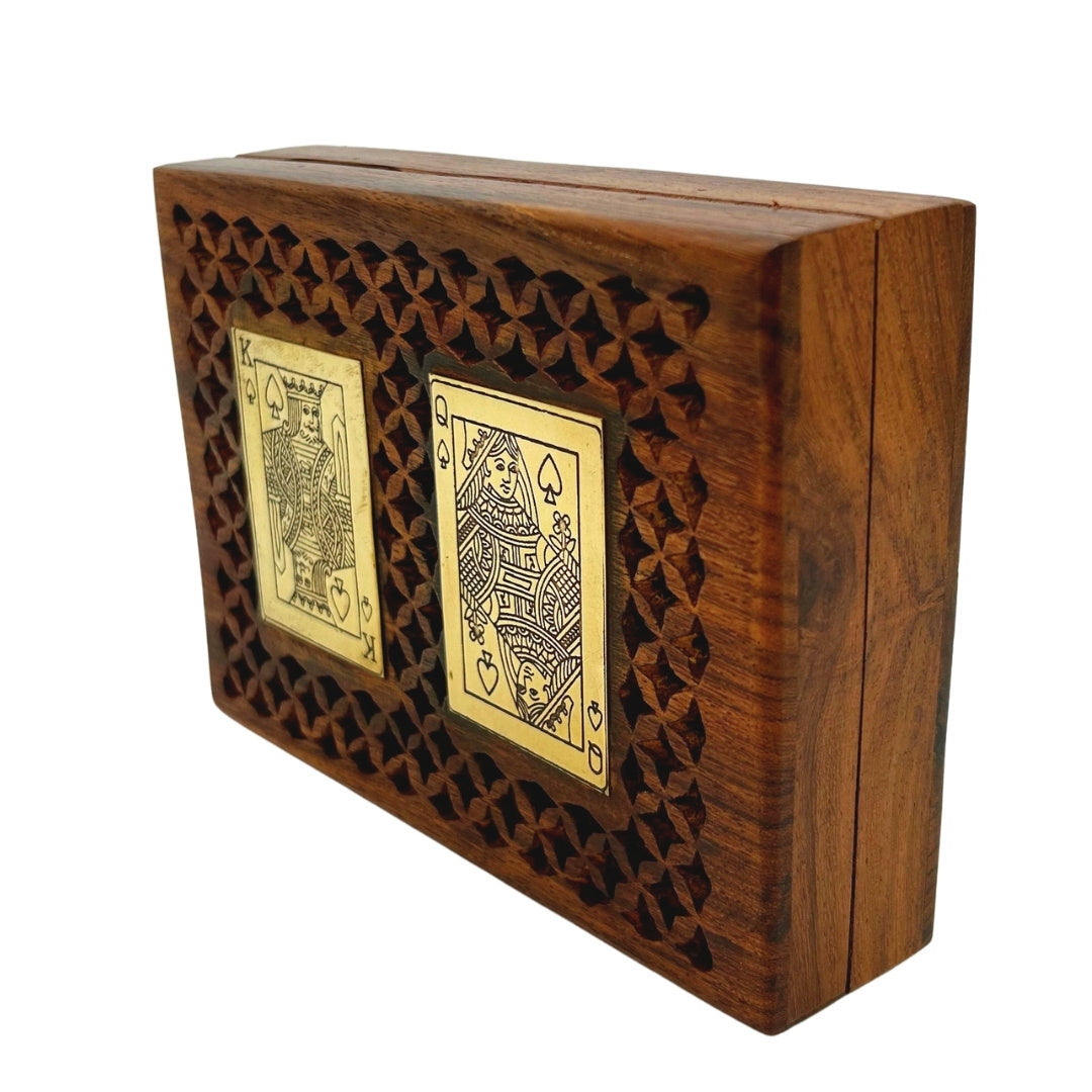 Elegantes Set aus zwei Kartenspielen in einer Holzschachtel mit Personalisierung durch Gravur