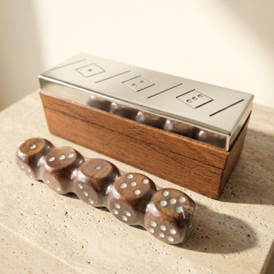 Würfelspiel mit personalisierter Gravur in Holzkiste mit Metalldeckel, ideal als Geschenk – G1117, 12,5x4,5x4,5 cm