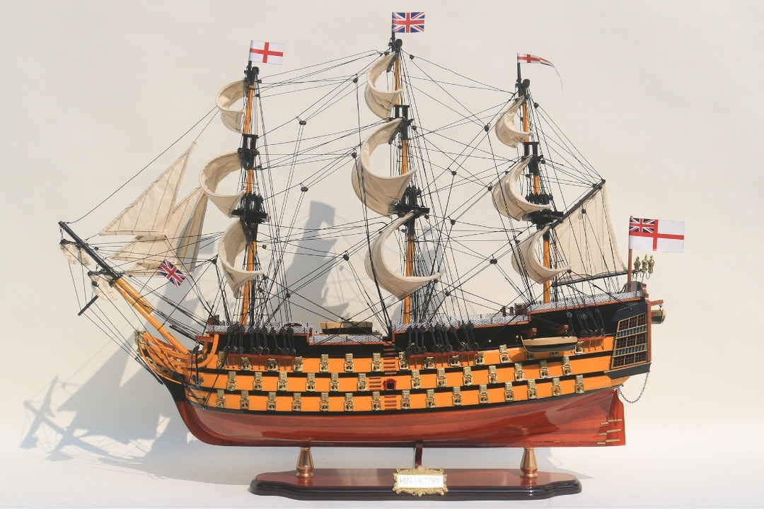 Segelschiffmodell HMS Victory 80cm, montiert, mit Möglichkeit zur Personalisierung durch Gravur - exklusive Geschenkdekoration, handgefertigt aus exotischem Holz, hohe Qualität und Liebe zum Detail