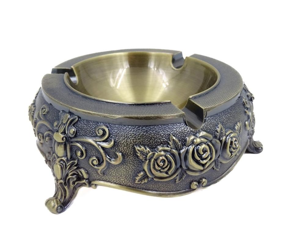 Eleganter Metall-Aschenbecher im Ludwigsstil mit Gravurmöglichkeit