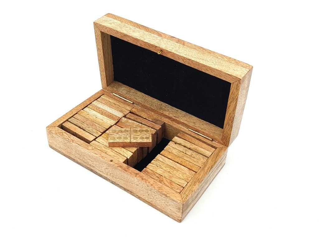Holz-Domino aus Mango in Box mit Gravur – personalisiertes Geschenk für Erwachsene, 28 Steine, Messingverzierungen, Boxmaße 15 x 8 x 4,5 cm