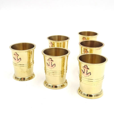 Set aus 6 Metallbechern mit Anker in einer Holzkiste - ideal als Geschenk mit Möglichkeit zur Personalisierung durch Gravur - goldfarbenes Messing, Fassungsvermögen 50ml, elegantes Design für Liebhaber maritimer Themen