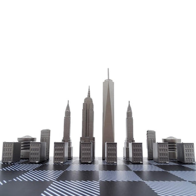 New Yorker Skyline-Schachfiguren aus Edelstahl mit Gravur