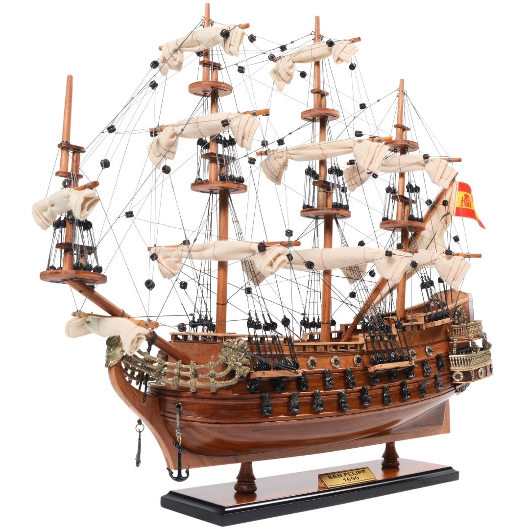 Exklusives Modell des Segelschiffs San Felipe SF45R mit ausgefahrenen Segeln, handgefertigt aus exotischem Holz, Möglichkeit zur personalisierten Gravur, ideal als Geschenk, Maße 48,3 cm x 17,8 cm x 45,7 cm