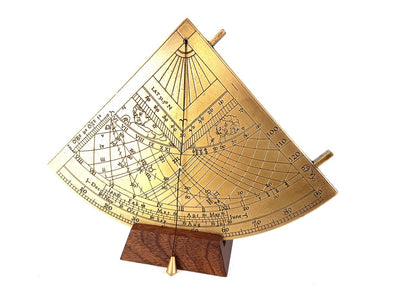 Messing-Sonnenuhr-Quadrant Gunter H39 mit Holzsockel, personalisierbare Gravur, ideales Geschenk für Astronomie-Liebhaber, Höhe 17 cm, elegante Geschenkverpackung