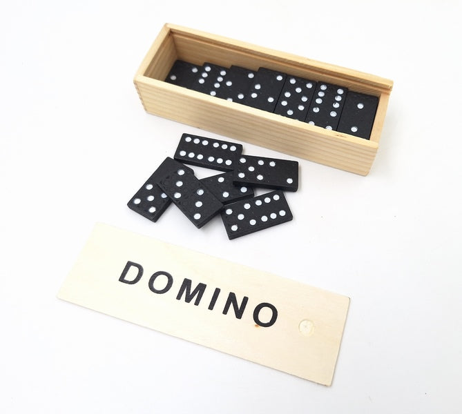 Domino in Holzbox mit Gravurpersonalisierung – ideales Geschenk für Brettspielliebhaber, 28 Kunststoffsteine, Boxmaße 5 x 15 x 3,5 cm, Material: Holz und Kunststoff