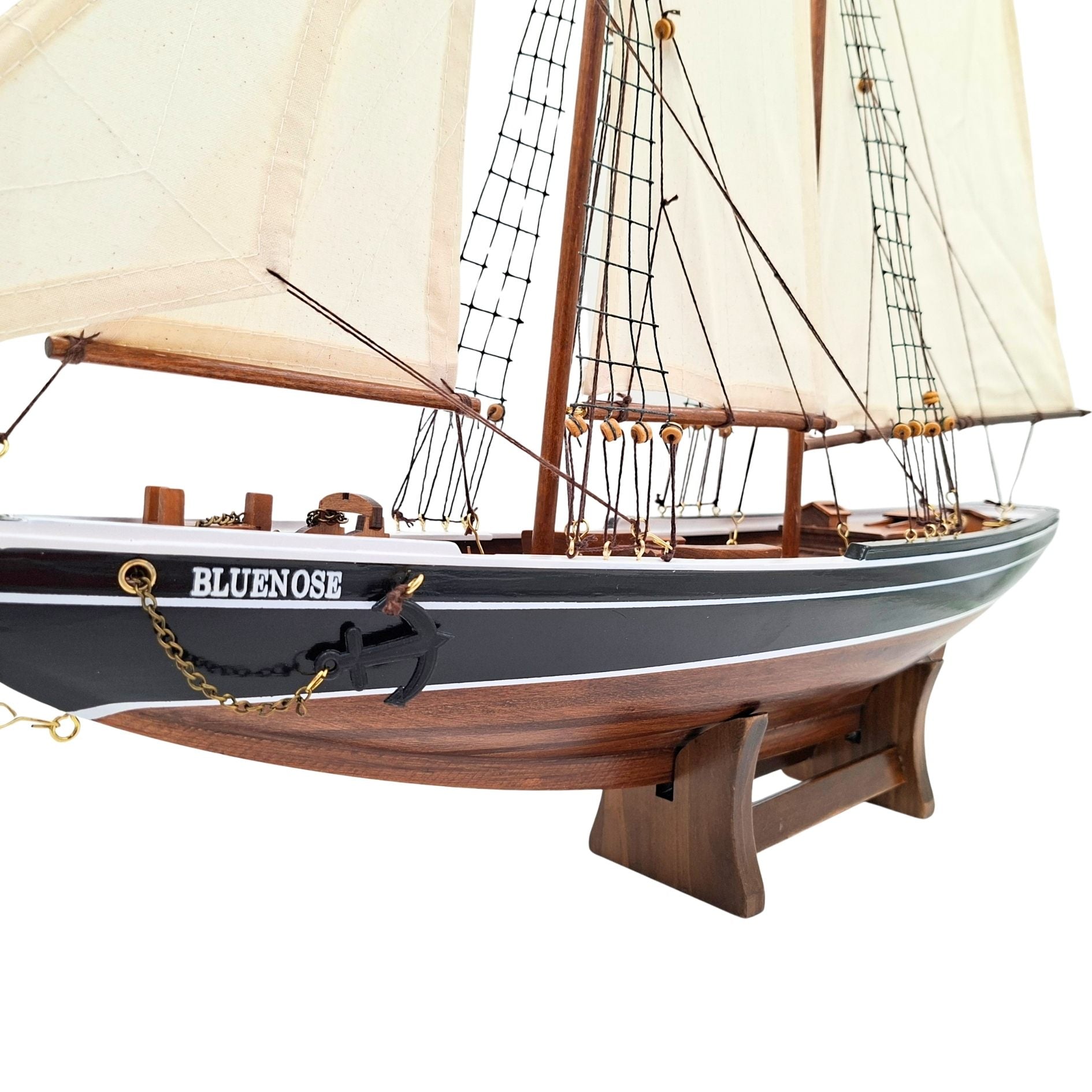 Modell des Bluenose-Schoners 78 cm mit Gravur – elegante maritime Holzdekoration, Geschenk für Segel- und Meeresgeschichtsfreunde mit natürlichen Segeln