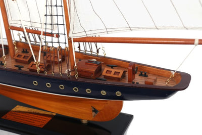 Modell des Schoners Atlantic 72 cm – Replik des legendären Schiffes mit personalisierbarer Gravur – ideales Geschenk für Segelliebhaber – aus Holz mit Stoffsegeln gefertigt