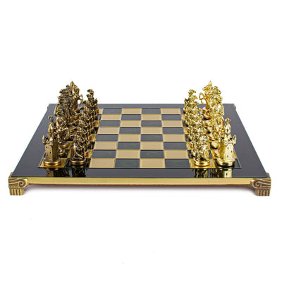 Exklusive Metall-Schachfiguren mit Messing-Schachbrett 44 x 44 cm – Mittelalterliche Figuren mit Personalisierung durch Gravur