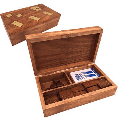 3-in-1 Spieleset in eleganter Holzkiste mit Gravurpersonalisierung - Karten, Domino, Würfel - Perfektes Geschenk für Gesellschaftsspiel-Liebhaber - Maße: 22,5 x 13 x 6 cm, Akazie mit Messingverzierungen
