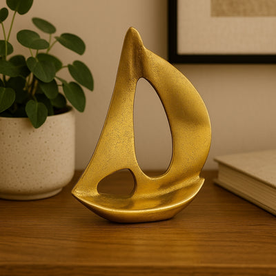 Goldener Aluminium-Yacht, 19,5 cm, mit personalisierbarer Gravur – elegante Dekoration als Geschenk für Segelliebhaber