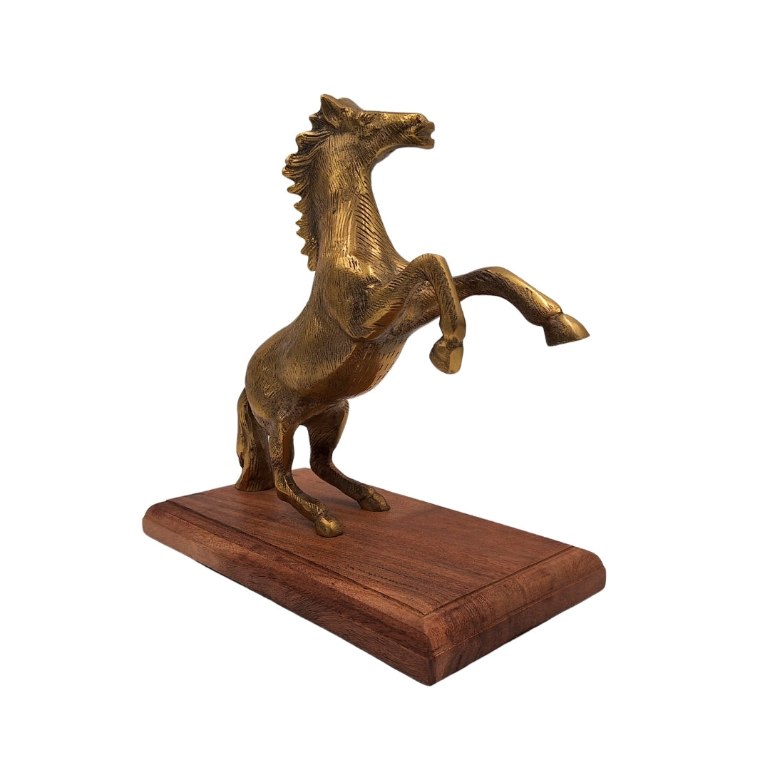 Aluminium-Pferdefigur auf Holzsockel mit personalisierbarer Gravur – elegantes Geschenk in Gold- und Brauntönen, Höhe 27,5 cm