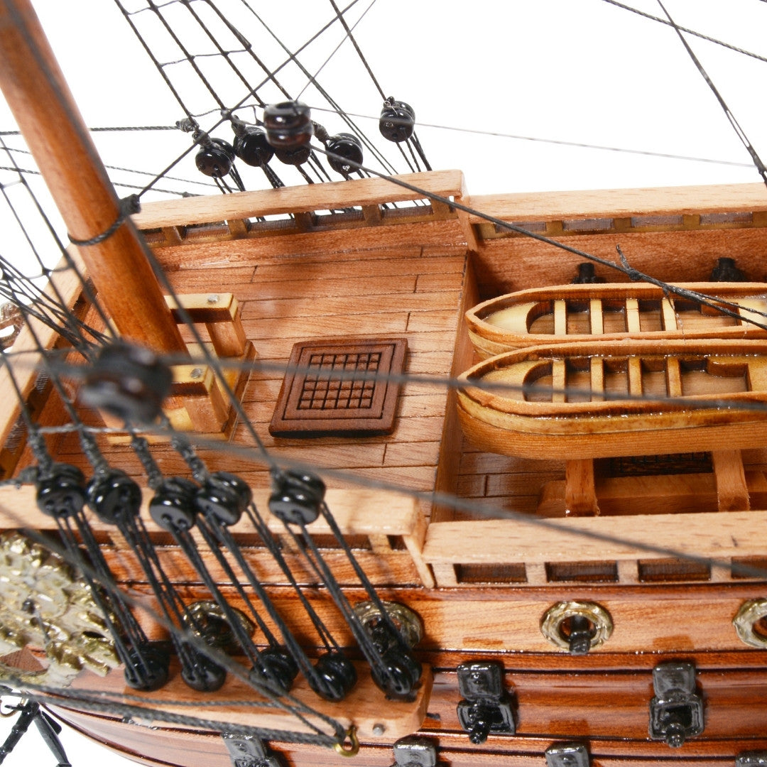 Exklusives Modell des Segelschiffs San Felipe SF45R mit ausgefahrenen Segeln, handgefertigt aus exotischem Holz, Möglichkeit zur personalisierten Gravur, ideal als Geschenk, Maße 48,3 cm x 17,8 cm x 45,7 cm