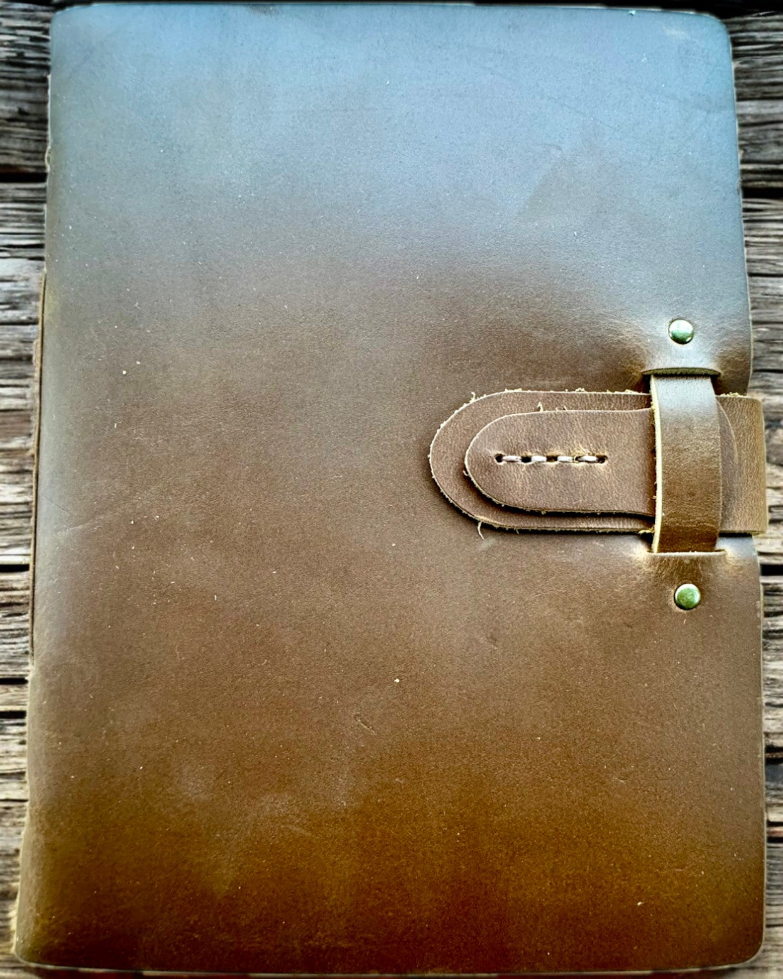 Premium-Notizbuch "RetroNotes" – Elegantes Notizbuch aus echtem Leder - 200 Seiten, 120g, Notizbuch, Skizzenbuch, Farbe Braun, Personalisierung mit Gravur