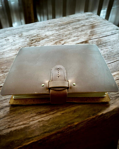 Premium-Notizbuch "RetroNotes" – Elegantes Notizbuch aus echtem Leder - 200 Seiten, 120g, Notizbuch, Skizzenbuch, Farbe Braun, Personalisierung mit Gravur