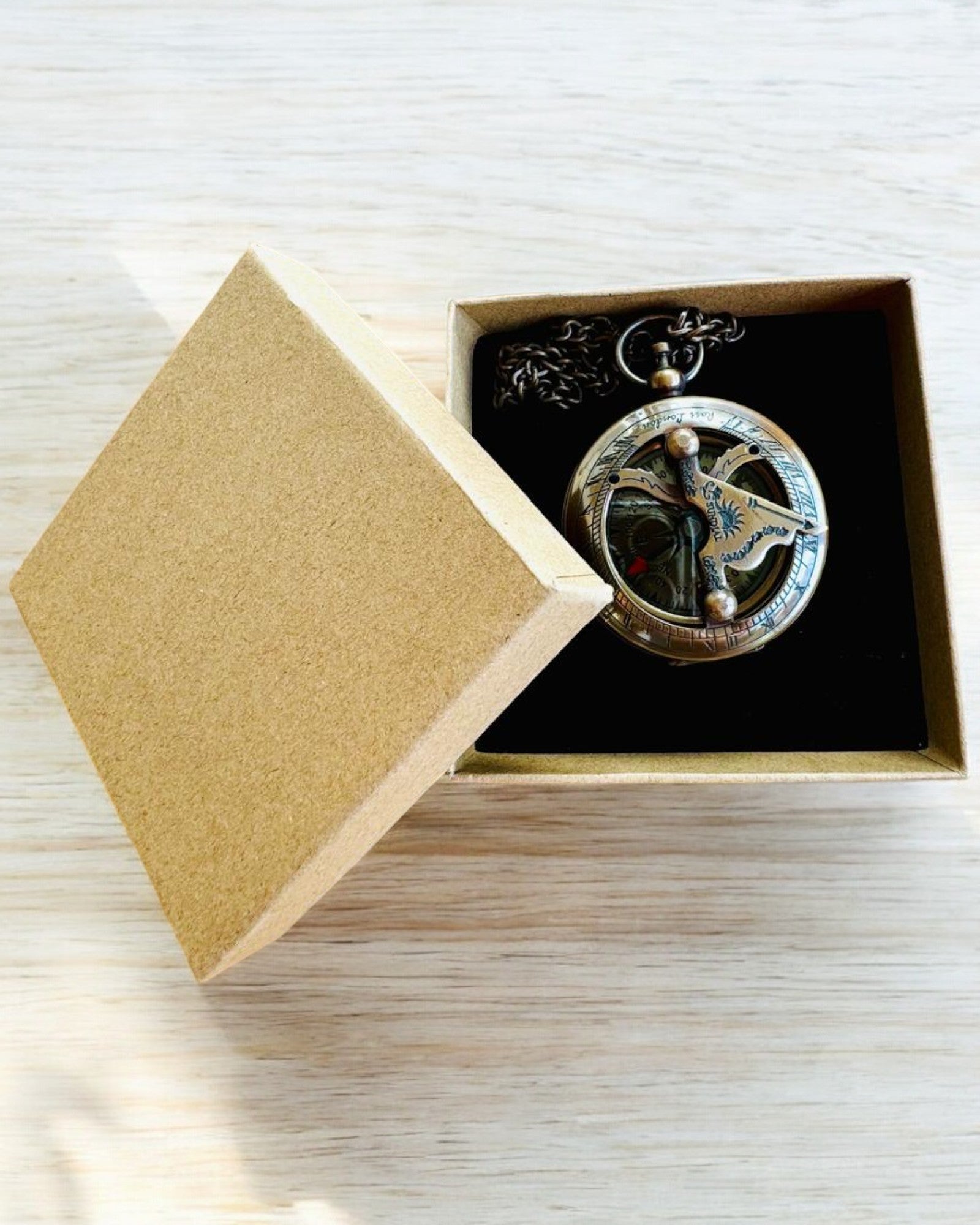 Navigationskompass „Podróżnika“ mit Gravur, Personalisierung – Handwerk Indischer Handwerker