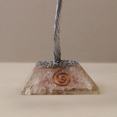 Magisches Kristallbäumchen aus Rosenquarz auf Orgonit-Basis