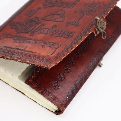 Buch der Schatten aus Naturleder in Dunkelbraun
