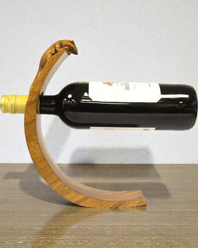 Gekon Balance – Künstlerischer ausbalancierender Weinhalt aus Suarholz