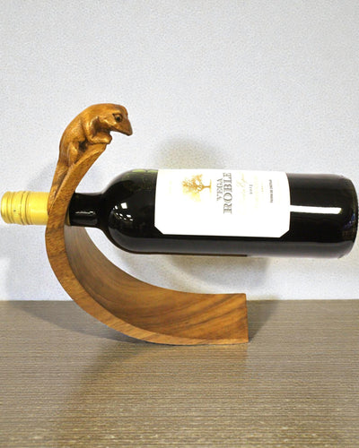 Gekon Balance – Künstlerischer ausbalancierender Weinhalt aus Suarholz