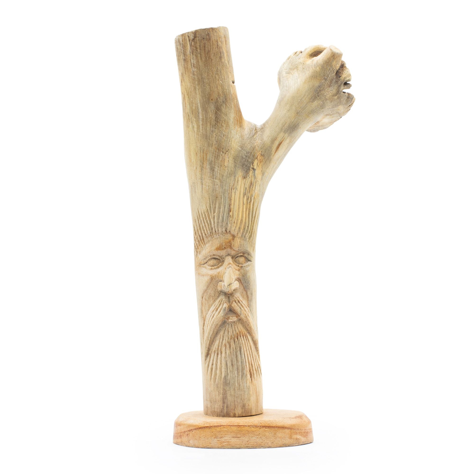 Handgeschnitzte Figur des Grünen Mannes aus Parasitenholz