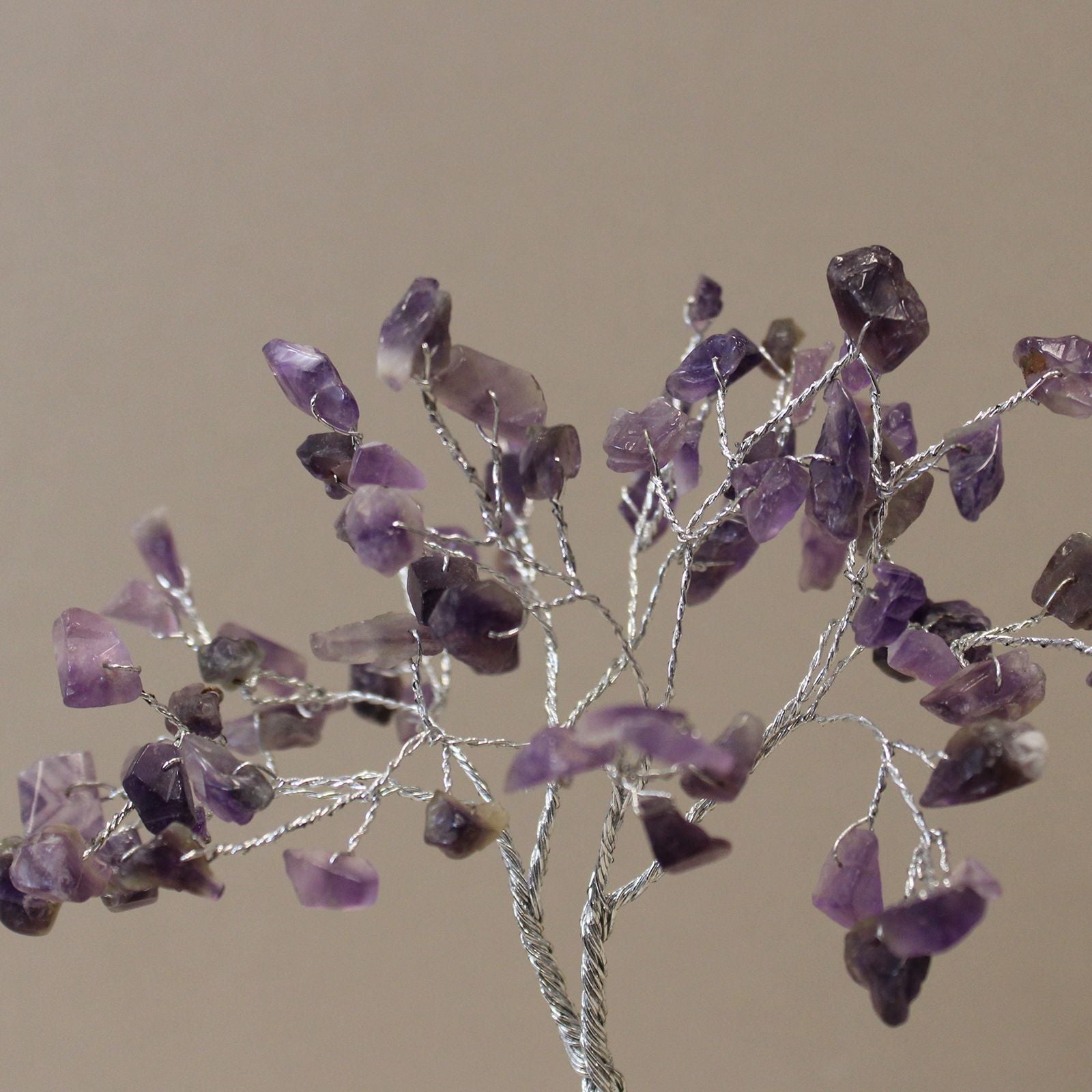 Amethyst-Kristallbäumchen mit Orgonit-Basis