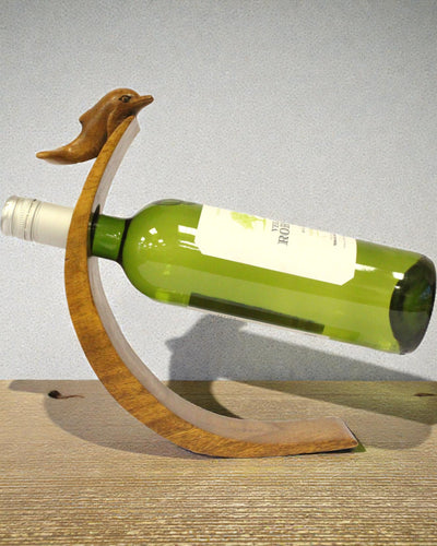 Balance-Delfin – Geschnitzter Weinhalter aus Suar-Holz