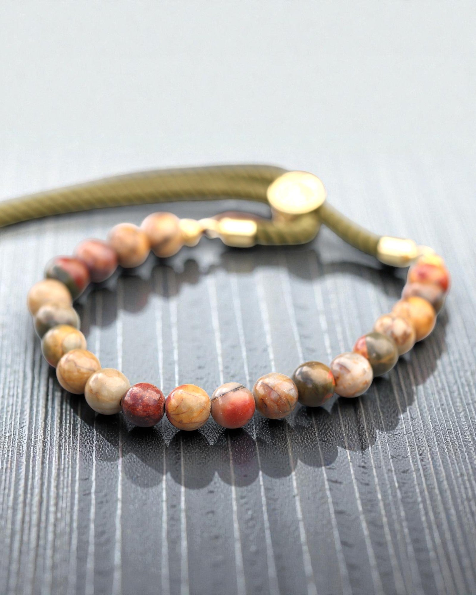 Moss Aura – Armband mit Picasso-Jaspis und 18K Gold an grüner Kordel