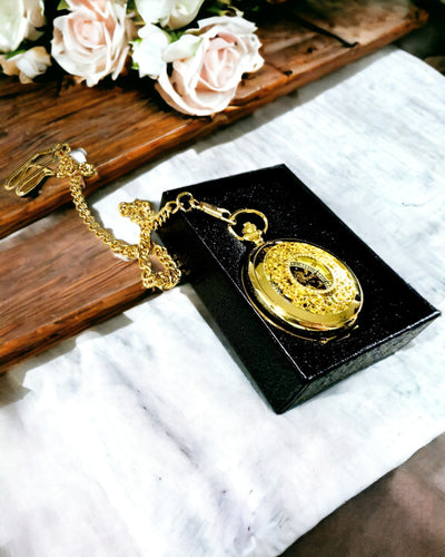 Retro Taschenuhr mit handaufgezogenem Mechanismus, goldene Farbe mit römischer Skala und leuchtendem Zifferblatt, Vintage-Stil