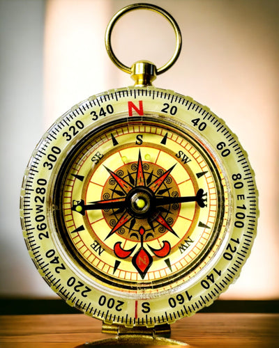 Wasserdichter Messingkompass mit Leuchteffekt - Unverzichtbar für Wanderungen und Camping, personalisiert mit Gravur