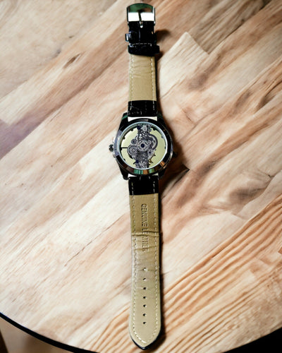 Herren-Quarzuhr mit transparentem Zifferblatt - Klassische Eleganz in modernem Design, schwarzes Armband. Personalisierung mit Gravur.