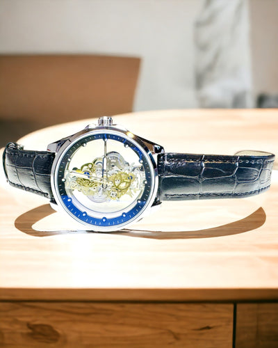 Herren-Quarzuhr mit transparentem Zifferblatt - Klassische Eleganz in modernem Design, schwarzes Armband. Personalisierung mit Gravur.
