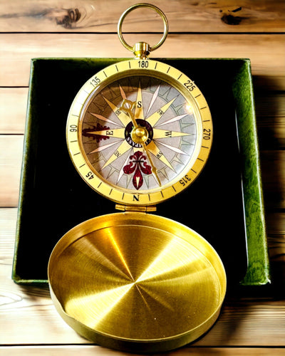 Retro-Navigationskompass – Tragbares und präzises Instrument zur Richtungsbestimmung für Reisende und Entdecker. Gravur, Personalisierung.