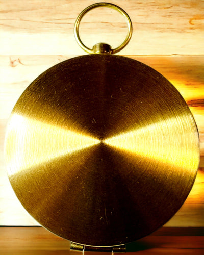 Retro-Navigationskompass – Tragbares und präzises Instrument zur Richtungsbestimmung für Reisende und Entdecker. Gravur, Personalisierung.