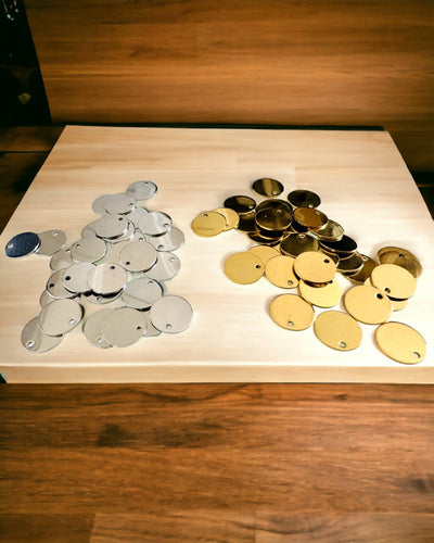 Runder Anhänger aus Edelstahl als Geschenk mit Personalisierungsmöglichkeit, Gravur