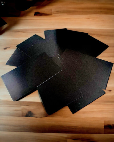 Exklusive Schwarze Metall-Visitenkarte mit Personalisierungsmöglichkeit – Ideal als Geschenk