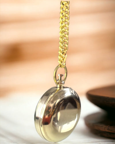 Kompass in goldener Farbe Abenteuer – Eleganter Entdecker Navigator