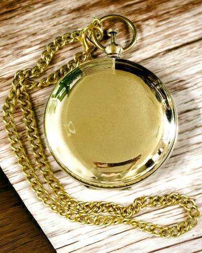 Kompass in goldener Farbe Abenteuer – Eleganter Entdecker Navigator