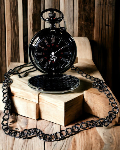 Schwarze Taschenuhr "Eleganz der Zeit" mit Personalisierungsoption
