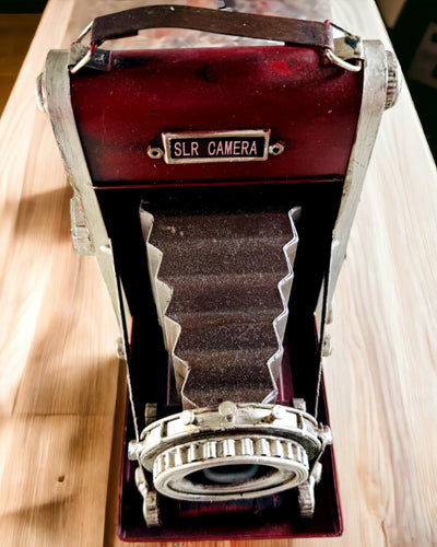 Vintage Vision: Dekorative Retro-Kamera mit Gravuroption