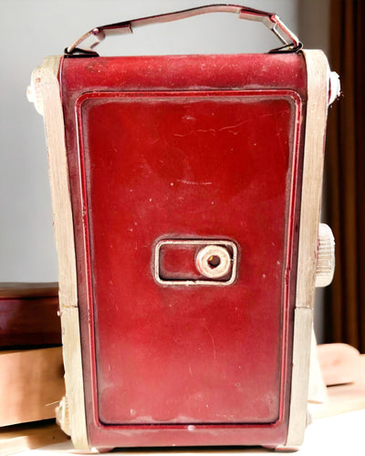 Vintage Vision: Dekorative Retro-Kamera mit Gravuroption