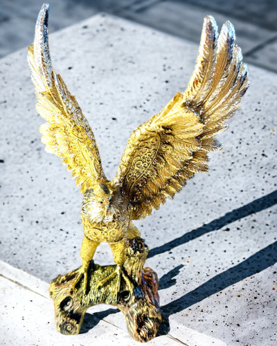 Statuette "Goldener Adler" mit Personalisierungsoption - Dekoration aus Harz