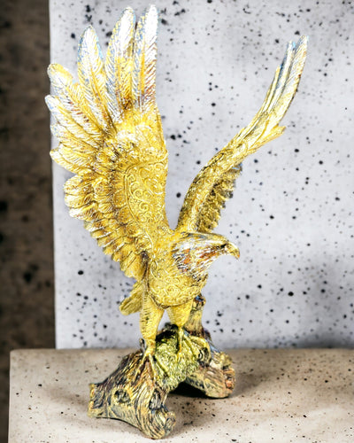 Statuette "Goldener Adler" mit Personalisierungsoption - Dekoration aus Harz